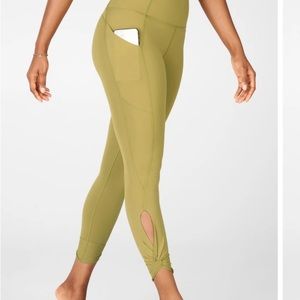 Fabletics PureLuxe High-waisted Twist 7/8 Leggings